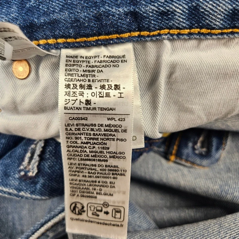 Levis 501 Original Fit Jeans Mens 44x30 Light Wash Blue Denim Button Fly Stretch